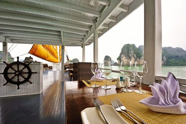 Du Thuyền Paradise Explorer Hạ Long Sundeck