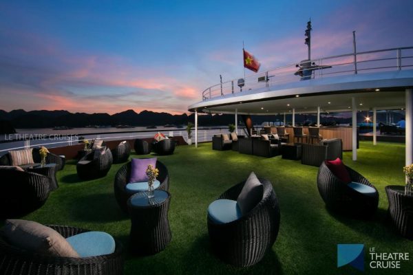 Du Thuyền Le Theatre Lan Hạ Sundeck