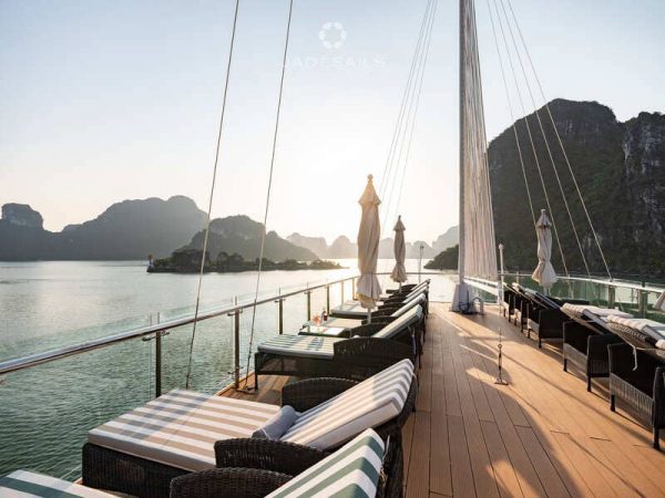 Du Thuyền Jade Sails Cruise Sun Deck