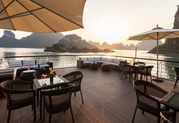 Du Thuyền Jade Sails Cruise Sundeck