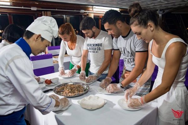 Du Thuyền Lavender Elegance Cruise Cooking Class