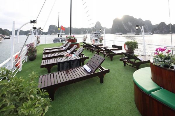 Du Thuyền Lavender Elegance Cruise Sundeck