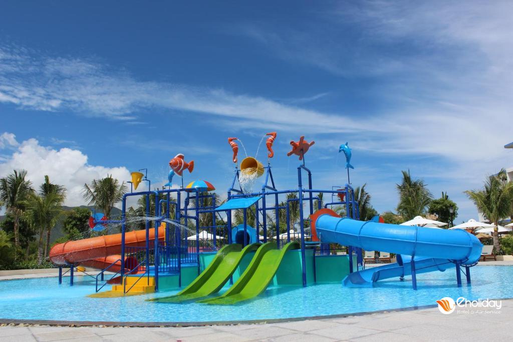 Cam Ranh Riviera Beach Resort & Spa aqua Park