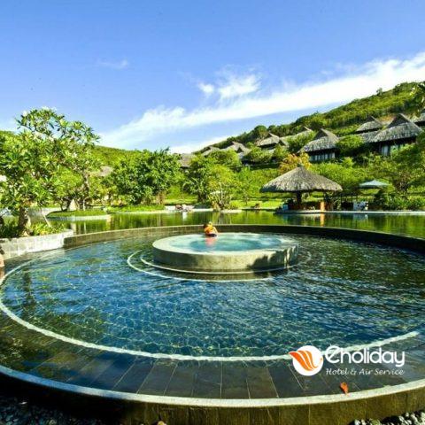 Merperle Hon Tam Resort Pool