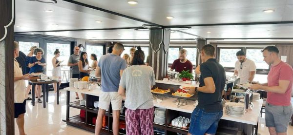 Du Thuyền Unicharm Cruise Buffet