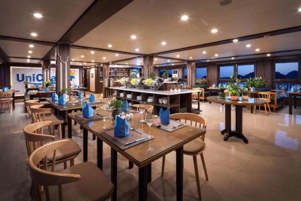 Du Thuyền Unicharm Cruise Nhà Hàng