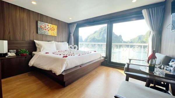 Du Thuyền Unicharm Cruise Phòng Deluxe Có Ban Công