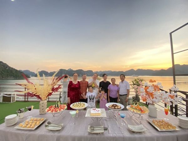 Du Thuyền Pegasus Cruise Sunset Party 2