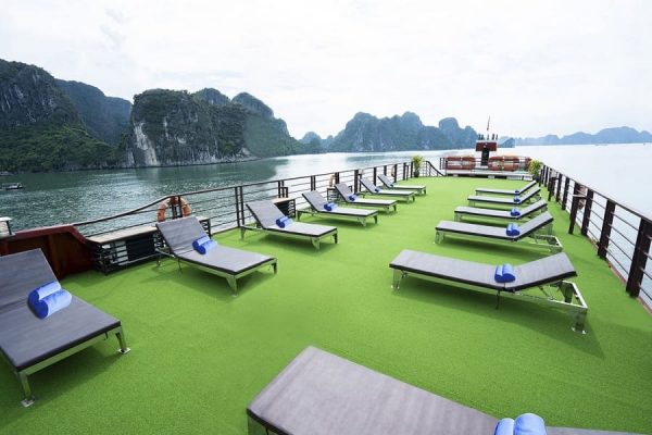 Du Thuyền Pegasus Cruise Sundeck