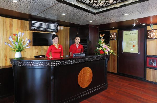 Du Thuyền Starlight Cruise Hạ Long Lễ Tân