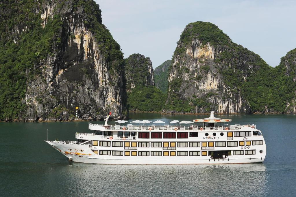 Du thuyền Starlight Cruise Hạ Long