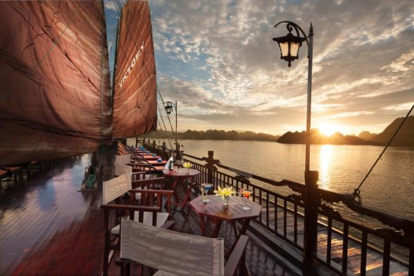 Du Thuyền Victory Cruise Sundeck