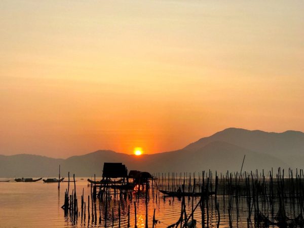 Bình Minh Trên Phá Tam Giang.