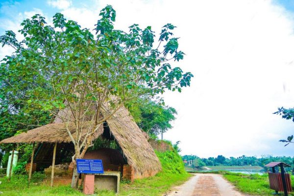 Làng Cổ Phước Tích.