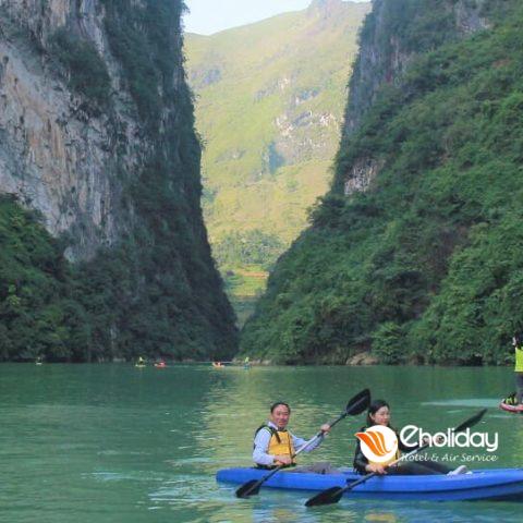 Chèo Kayak Trên Sông Nho Quế