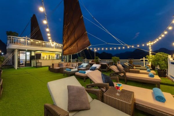 Du Thuyền Le Journey Luxury Lan Hạ Sundeck