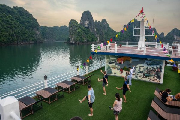 Du Thuyền Swan Cruise Bái Tử Long Taichi