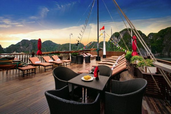 Du Thuyền Alisa Premier Cruise Ha Long Sundeck