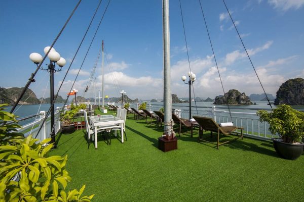 Du Thuyền Athena Signature Cruise Ha Long Sundeck