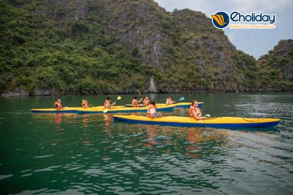Du Thuyền La Regina Royal Hạ Long Chèo Kayak