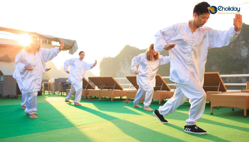 Du Thuyền La Regina Royal Hạ Long Taichi