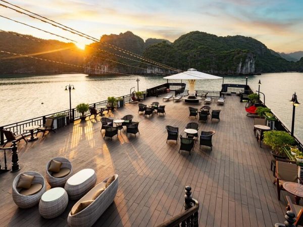 Du Thuyền Rita Cruise Sundeck