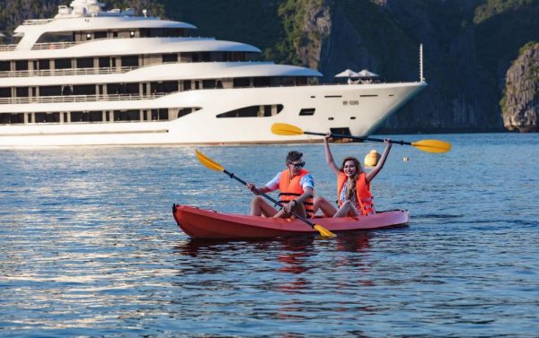 Du Thuyền Scarlet Pearl Cruise Hạ Long Kayak