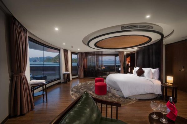 Du Thuyền Scarlet Pearl Cruise Hạ Long Suite President