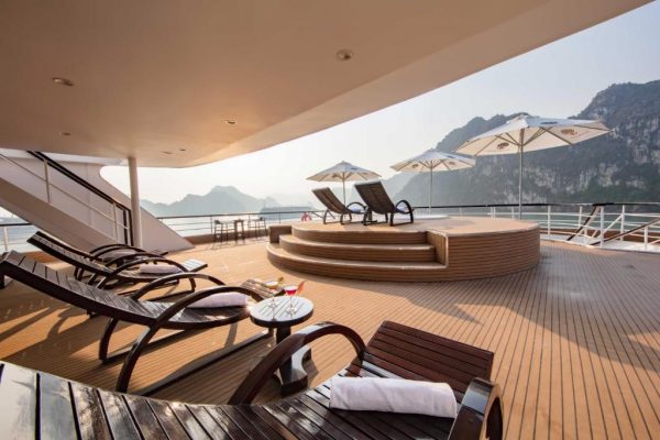 Du Thuyền Scarlet Pearl Cruise Hạ Long Sundeck