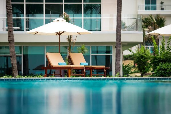 Khách Sạn Mường Thanh Holiday Mũi Né Bể Bơi