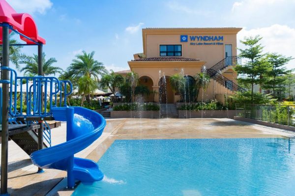 Wyndham Sky Lake Resort And Villas Chương Mỹ Bể Bơi