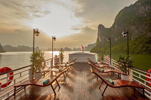 Du Thuyền Cozy Bay Hạ Long Sundeck