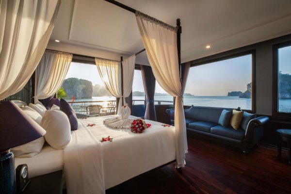 Du Thuyền Rosy Cruise Hạ Long Honeymoon Suite