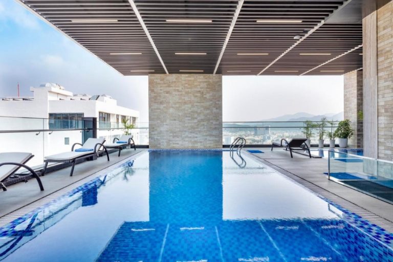 Khách sạn Emerald Bay Nha Trang