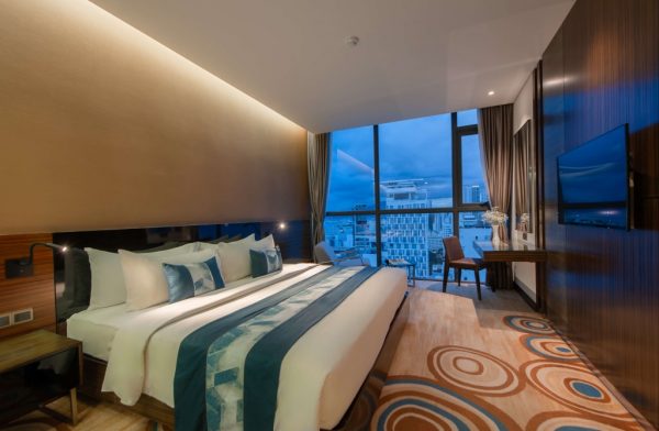 Khách Sạn Queen Ann Nha Trang Phòng Grand Suite Sea View Balcony