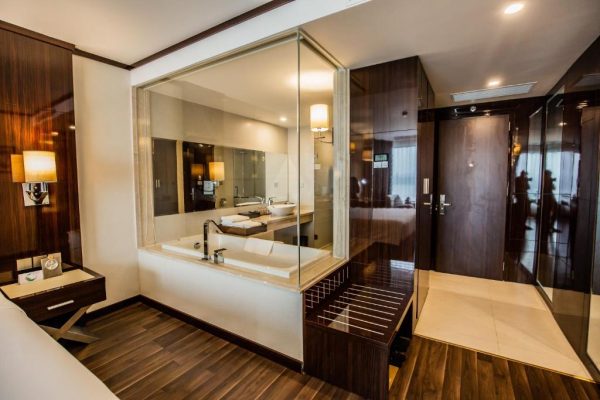 Khách Sạn Central Luxury Hạ Long Bồn Tắm