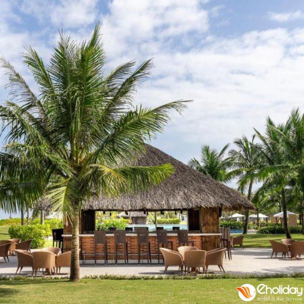 Melia Vinpearl Cửa Hội Beach Resort Pool Bar