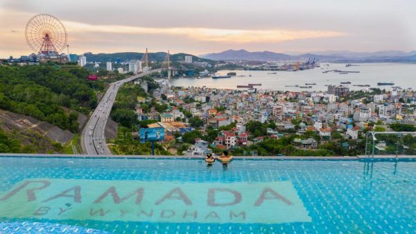 Ramada By Wyndham Halong Bay View Bể Bơi Vô Cực