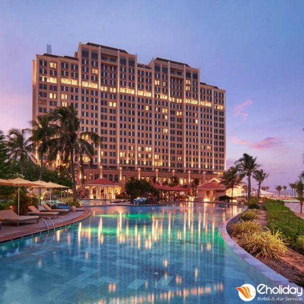 Holiday Inn Resort Hồ Tràm Beach Bể Bơi