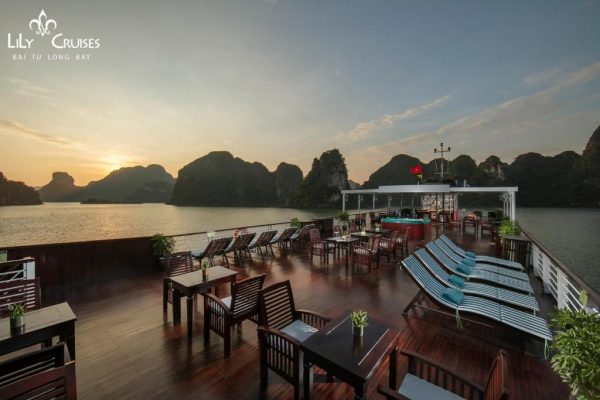 Lily Cruise Bái Tử Long Sundeck