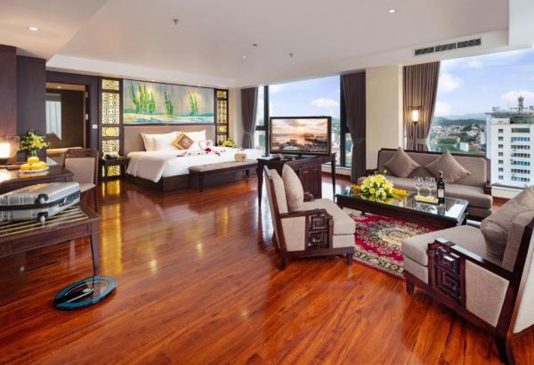 Khách Sạn Thanh Lịch Royal Boutique Huế Phòng D Elegance Signature Suite