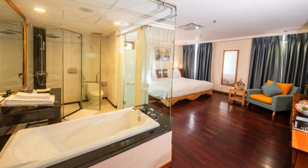 Khách Sạn Romance Huế Phòng Executive Deluxe Có Bồn Tắm