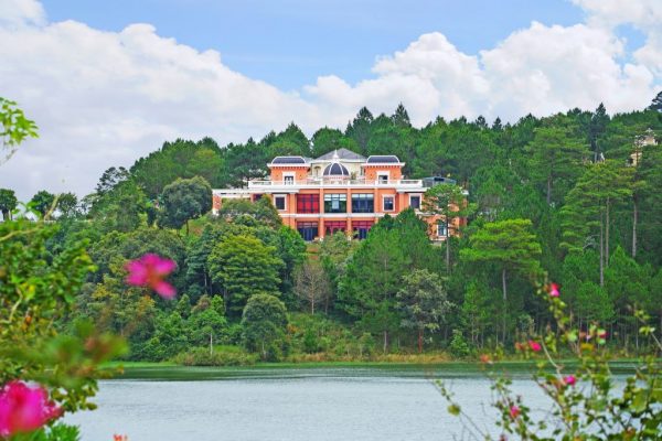 Dalat Edensee Lake Resort & Spa ...