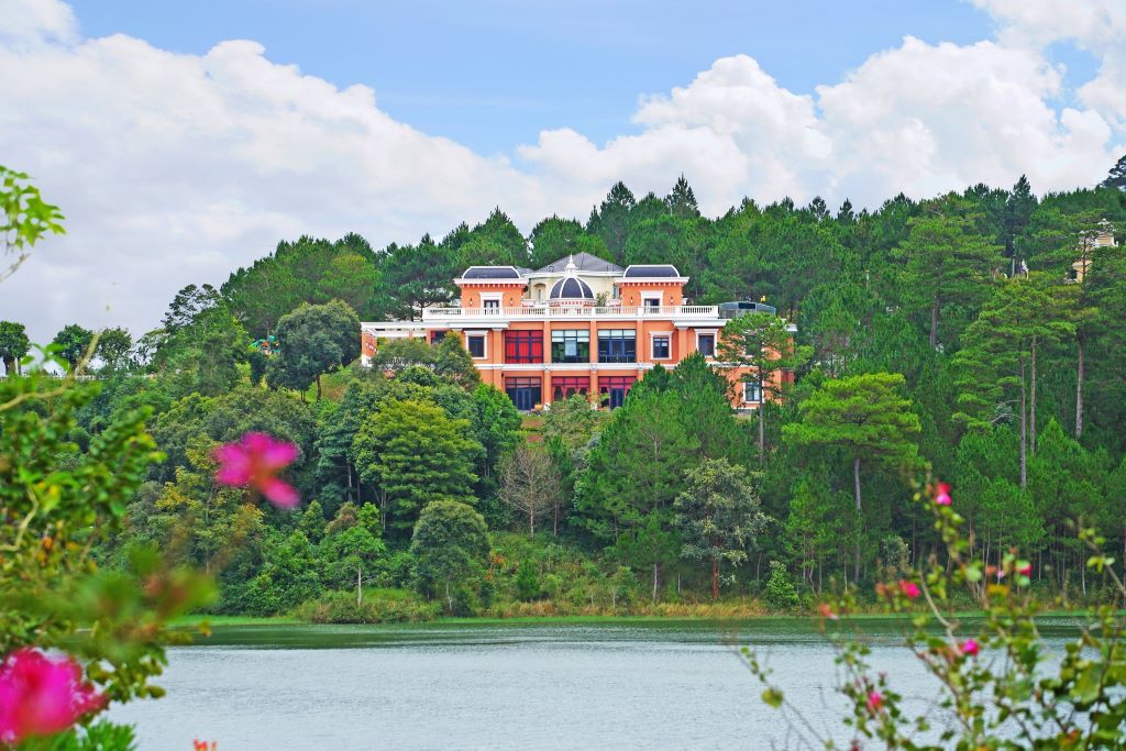 Dalat Edensee Lake Resort & Spa ...