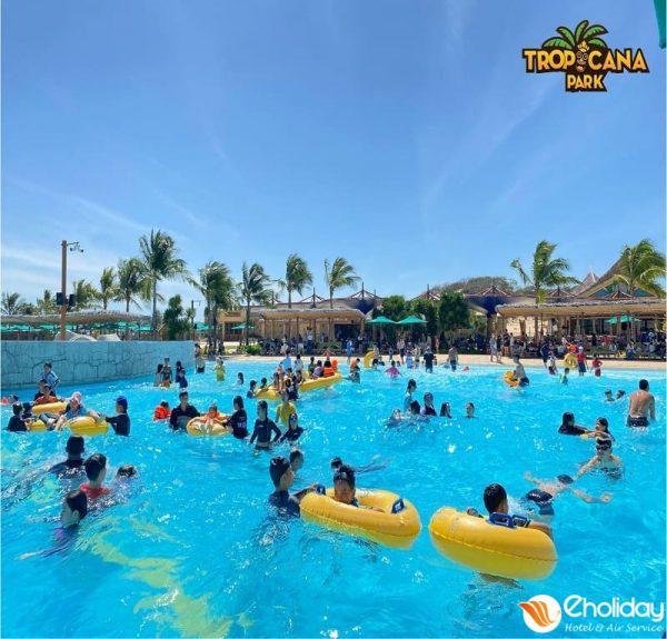 Vé Tropicana Park Hồ Tràm Bể Bơi đông Người