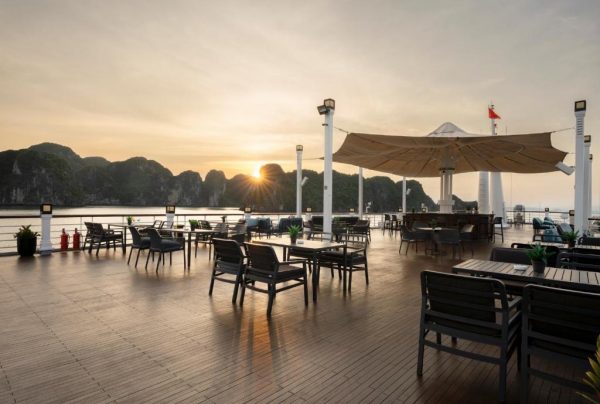 Ambassador Signature Lan Hạ Sundeck