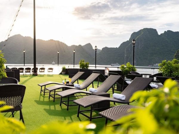 Du Thuyền La Casta Lan Hạ Sundeck