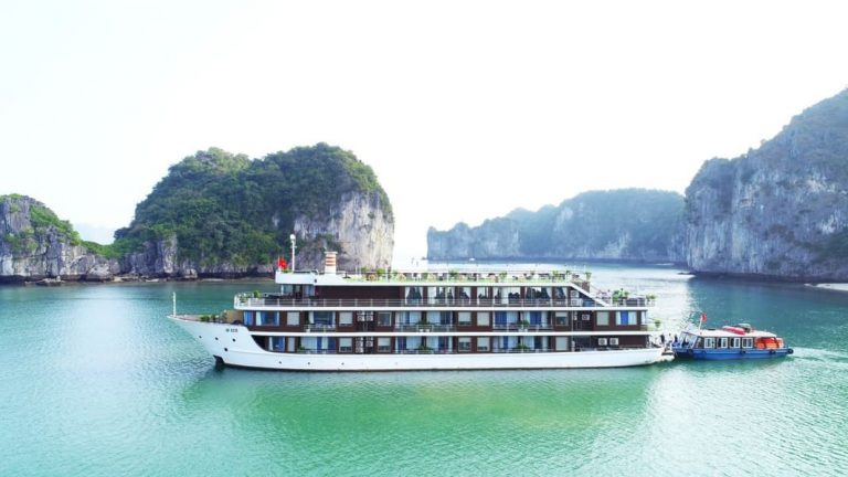 Du Thuyền La Casta Regal Lan Hạ
