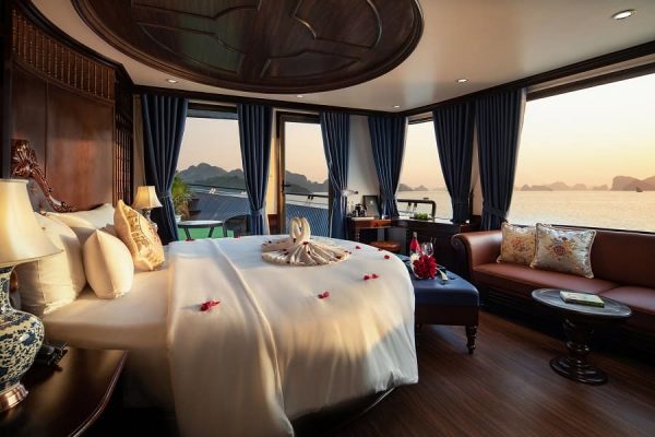 Du Thuyền La Casta Regal Lan Hạ Honey Moon Suite