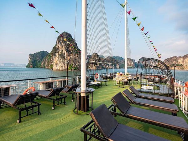 Du Thuyền Halong Heritage Luxury Ghế Tắm Nắng